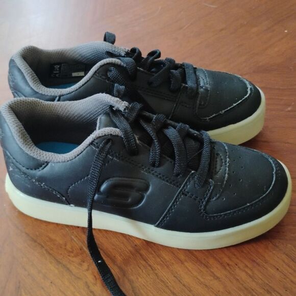 Kids Black Skechers - Size: 13 1/2C             (1010) - Picture 2 of 6